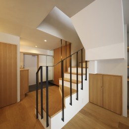 上野のマンションリノベーション (玄関、階段)