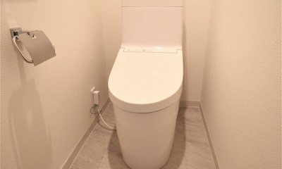 シンプルなトイレ｜ミニマムなスケルトンリフォーム (築43年)　断熱＆防音工事