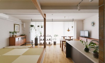 S様邸＿馴染みの家具との調和　～小上りからの緑の眺め～ (LDK)