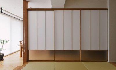 S様邸＿馴染みの家具との調和　～小上りからの緑の眺め～ (和室)