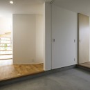 西東京の家～旗竿敷地の狭小住宅～の写真 玄関土間(開き)
