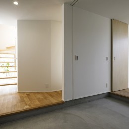 西東京の家～旗竿敷地の狭小住宅～ (玄関土間(開き))