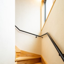 階段 (天竜杉と吉野桧が家族の変化を見守る家)