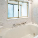 天竜杉と吉野桧が家族の変化を見守る家の写真 お風呂
