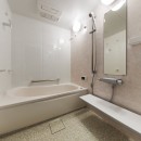 スモーキーなパステルカラーが彩る、こだわりの北欧テイストの写真 浴室