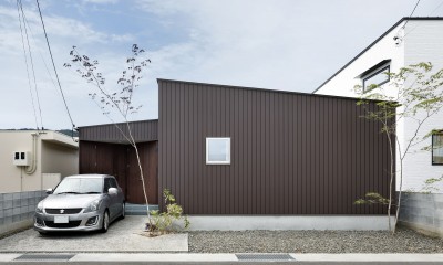 徳島の平屋コートハウス　～書籍と北欧家具と庭～ (外観)