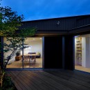 徳島の平屋コートハウス　～書籍と北欧家具と庭～の写真 中庭