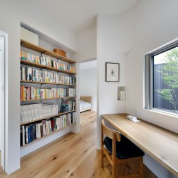 徳島の平屋コートハウス　～書籍と北欧家具と庭～