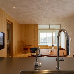 鶴瀬の家　温熱環境を整え、住み心地をよくするフルリノベーション｜改修-キッチンからの眺め