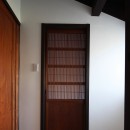 鎌倉谷戸の家ー海外勤務リタイヤ後の住まいの写真 2階納戸入口の古建具
