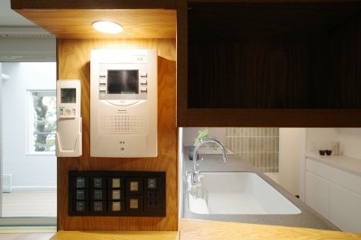 廊下　スイッチボード (みずまわり回遊　／動線リニューアルと、坪庭にひらかれた高天井風呂)