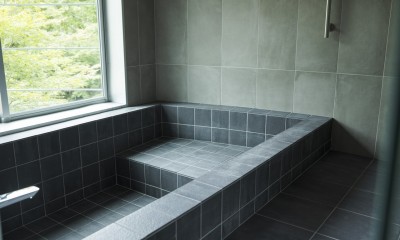 兵庫県S邸　ー元の建築的魅力を引き出すリノベーションー (バスルーム)