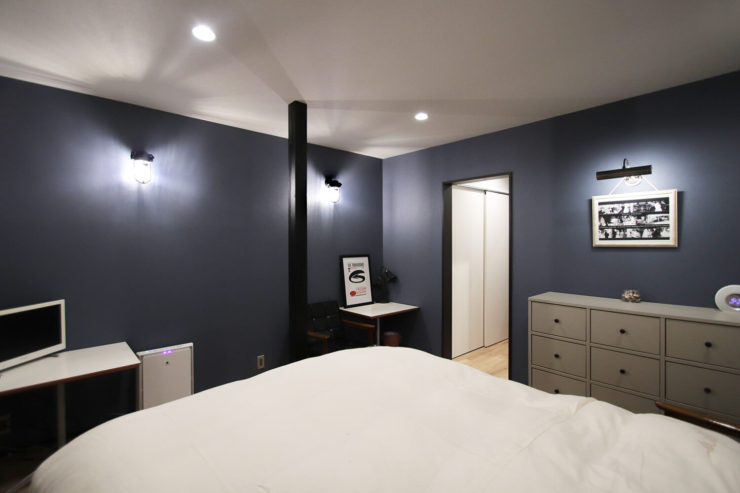 ベッドルーム事例：船舶のような寝室（小上がり×ボックスソファ×ハンモックのある居場所を選べる木造戸建のリノベーション）