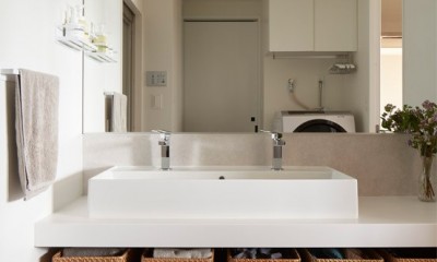 水栓が２つ付いている洗面ボウル｜徹底的に生活動線と家事の効率化にこだわって、安心して子育てできる環境を整えた家。