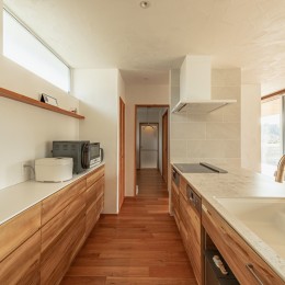設計士が建てた 別荘のようなゆとりの平屋-キッチンと水まわり