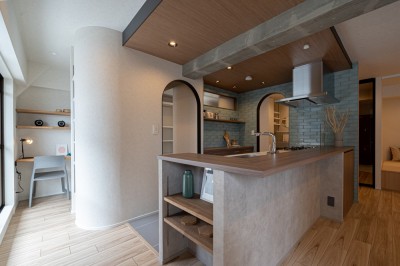 キッチン (曲線美を活かしデザイン性ある空間)