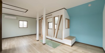 個室：青い部屋 (「光と風のリノベーション住宅」中古の建売住宅を購入→リノベーション／吹抜け・スケルトン階段から光と風を取り込む、廊下の無い家／)