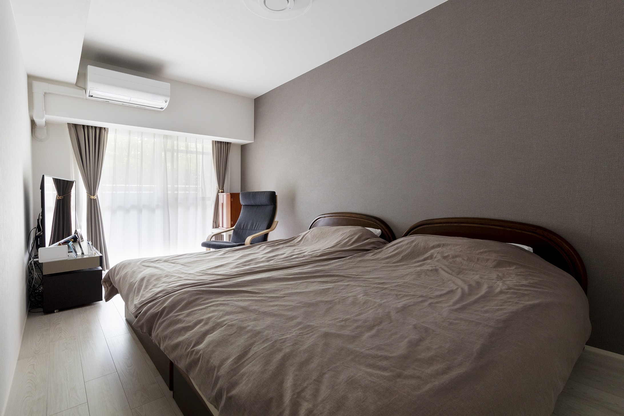 ベッドルーム事例：寝室（断熱性に優れた、グレーが基調のホテルライクな住まい）