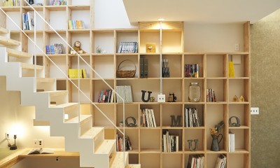 毎日が楽しい 図書館のような家 (階段)