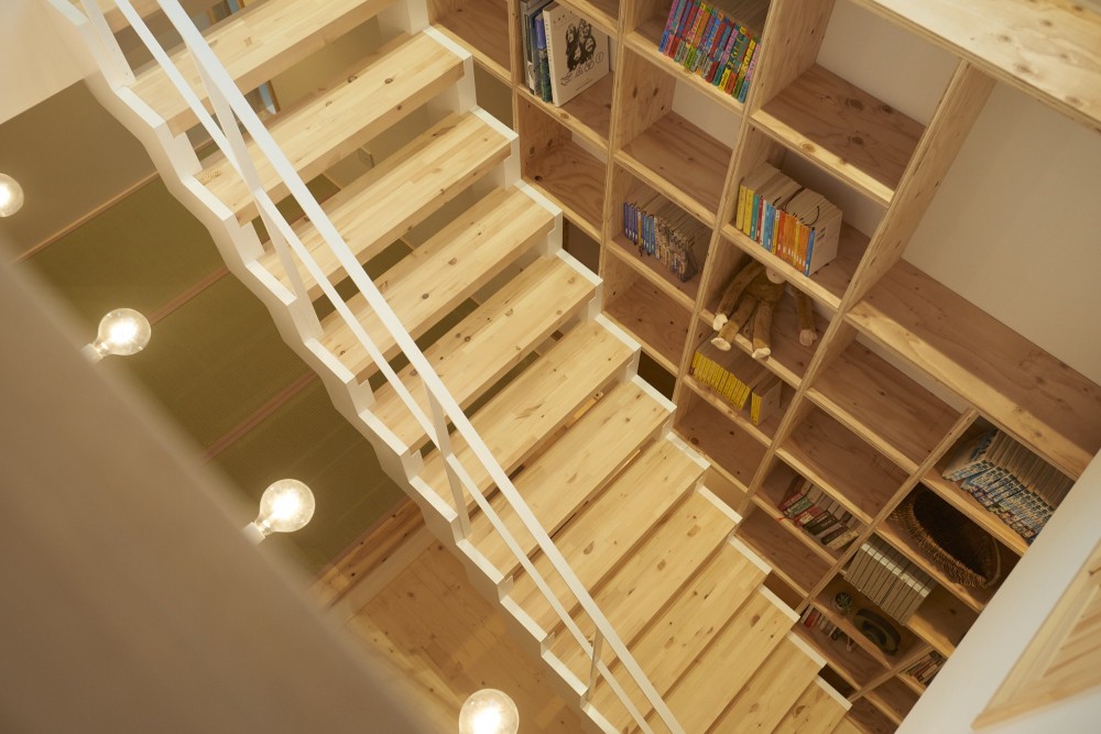 毎日が楽しい 図書館のような家 (階段)