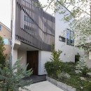 通り土間のある家／東京都武蔵野市の写真 ルーバーをあしらった外観デザイン