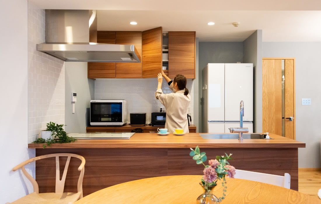 キッチン事例：コスパに優れたクオリティの高い素材感を実現した、家具のようなキッチン（プロのノウハウを詰め込んだ弊社代表の住まいリノベーション）