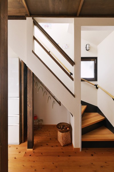 階段と収納スペース (横浜市F様邸～憧れの古民家風町屋リノベーション～)