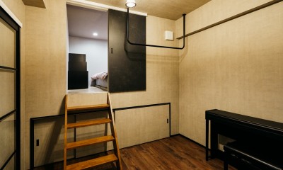 フリールーム&主寝室｜空間を立体的に活用したインダストリアルな隠れ家リノベ
