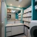 空間を立体的に活用したインダストリアルな隠れ家リノベの写真 洗面室