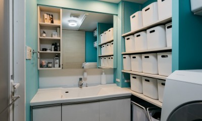洗面室｜空間を立体的に活用したインダストリアルな隠れ家リノベ