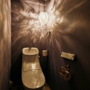 空間を立体的に活用したインダストリアルな隠れ家リノベの写真 トイレ