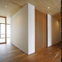 【toki】視線を気にしなくていい家は想像以上に開放的で心地いい (玄関ホール　廊下)