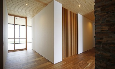 【toki】視線を気にしなくていい家は想像以上に開放的で心地いい (玄関ホール　廊下)