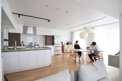 キッチン (デザインと暮らしやすさを両立させる、素材を愉しむ住まいづくり)