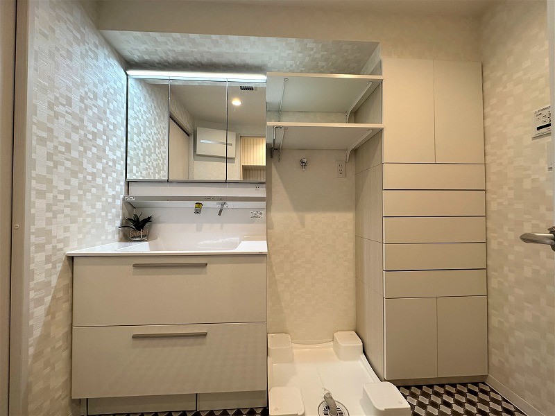 バス/トイレ事例：洗面室にも造作収納家具（壁面リビング収納をメインにリフォーム）