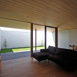 【ushida】シンプル美を極めた平屋のコートハウス