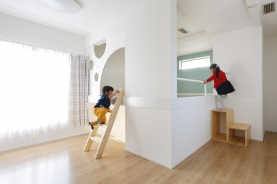 中２階ー２階ーロフトの３層構造の子ども室 (子どもも大人も回れる家　〜東京都青梅市〜)