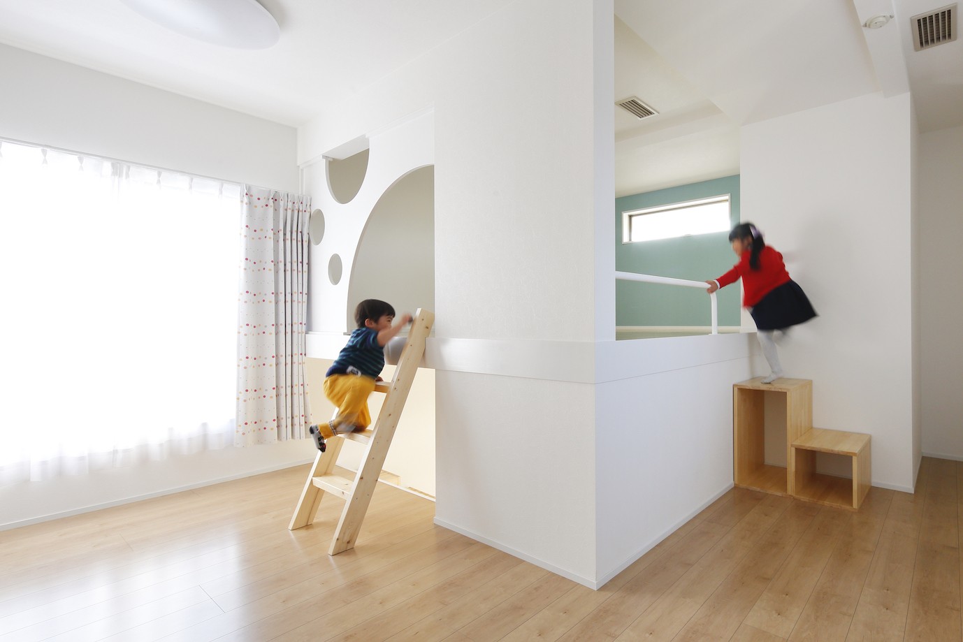 子供部屋事例：中２階ー２階ーロフトの３層構造の子ども室（子どもも大人も回れる家　〜東京都青梅市〜）