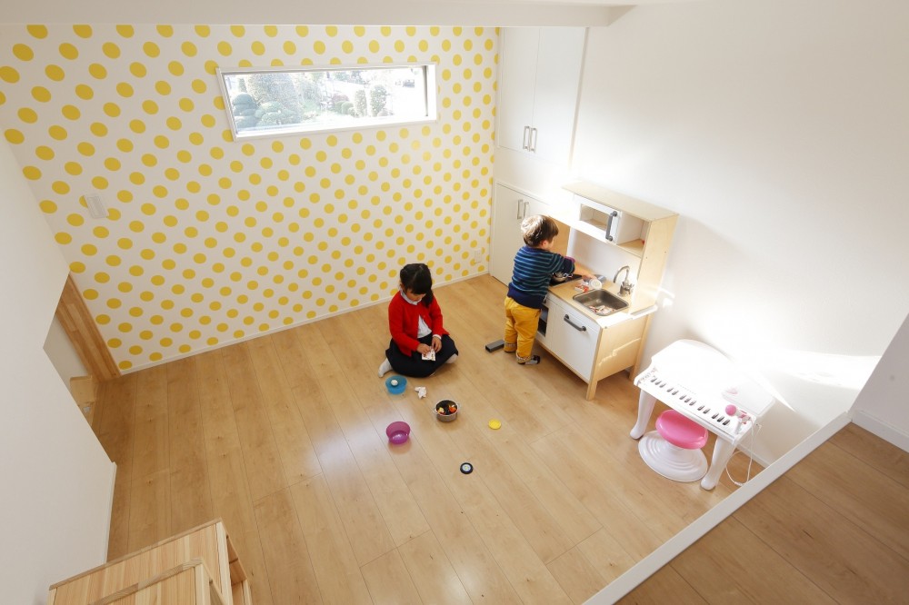 子どもも大人も回れる家　〜東京都青梅市〜 (中２階ー２階ーロフトの３層構造の子ども室)