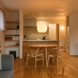 Ⅱ型キッチンと収納 (2階リビングでゆったり暮らす4.5ｍの家)