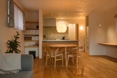 Ⅱ型キッチンと収納 (2階リビングでゆったり暮らす4.5ｍの家)