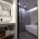 ミニマルでスタイリッシュな洗練された空間の写真 バスルーム