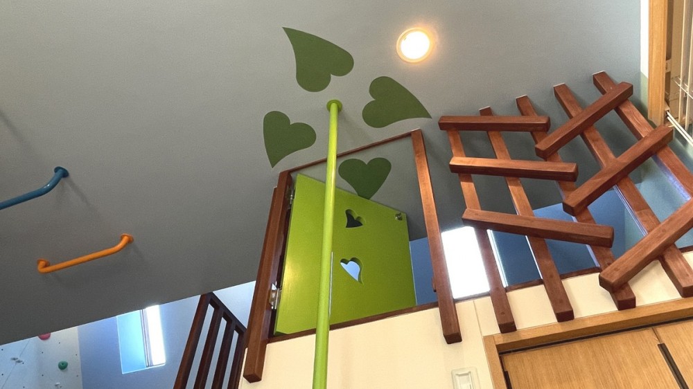 楽しさいっぱいの子供部屋改修 (豆の木を登り「鳥の巣」へ)