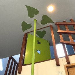 豆の木を登り「鳥の巣」へ (楽しさいっぱいの子供部屋改修)