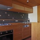 神奈川の家〜マンションリノベーション〜／緑豊かなビンテージマンションと調和する暮らしの写真 オーダーメードキッチン