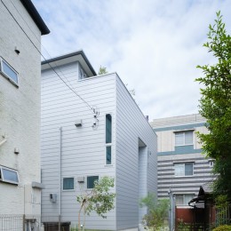 鶴見の家_街を見渡すライブラリーのある二世帯住宅 (外観)