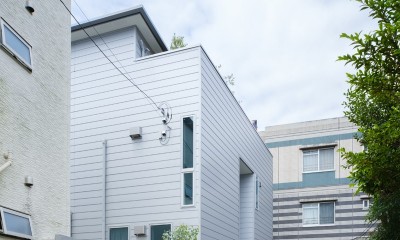 鶴見の家_街を見渡すライブラリーのある二世帯住宅 (外観)