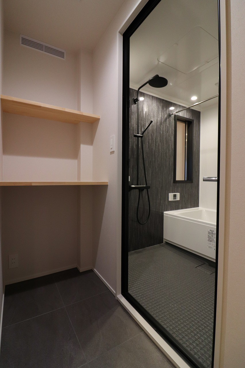 バス/トイレ事例：脱衣室（テイストや間取りを一新する、フルリノベーション。）