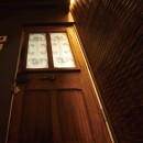 【大阪市北区 店舗】レトロでシックな脱毛サロンの写真 玄関ドア 内観 2