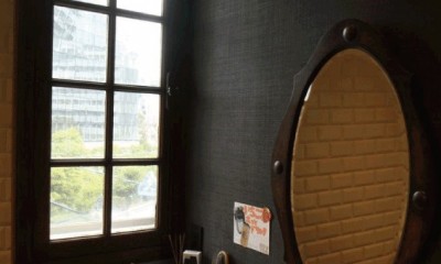 【大阪市北区 店舗】レトロでシックな脱毛サロン (Treatment room)
